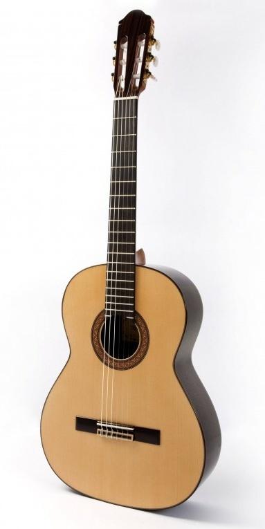 Классическая гитара PRUDENCIO 130