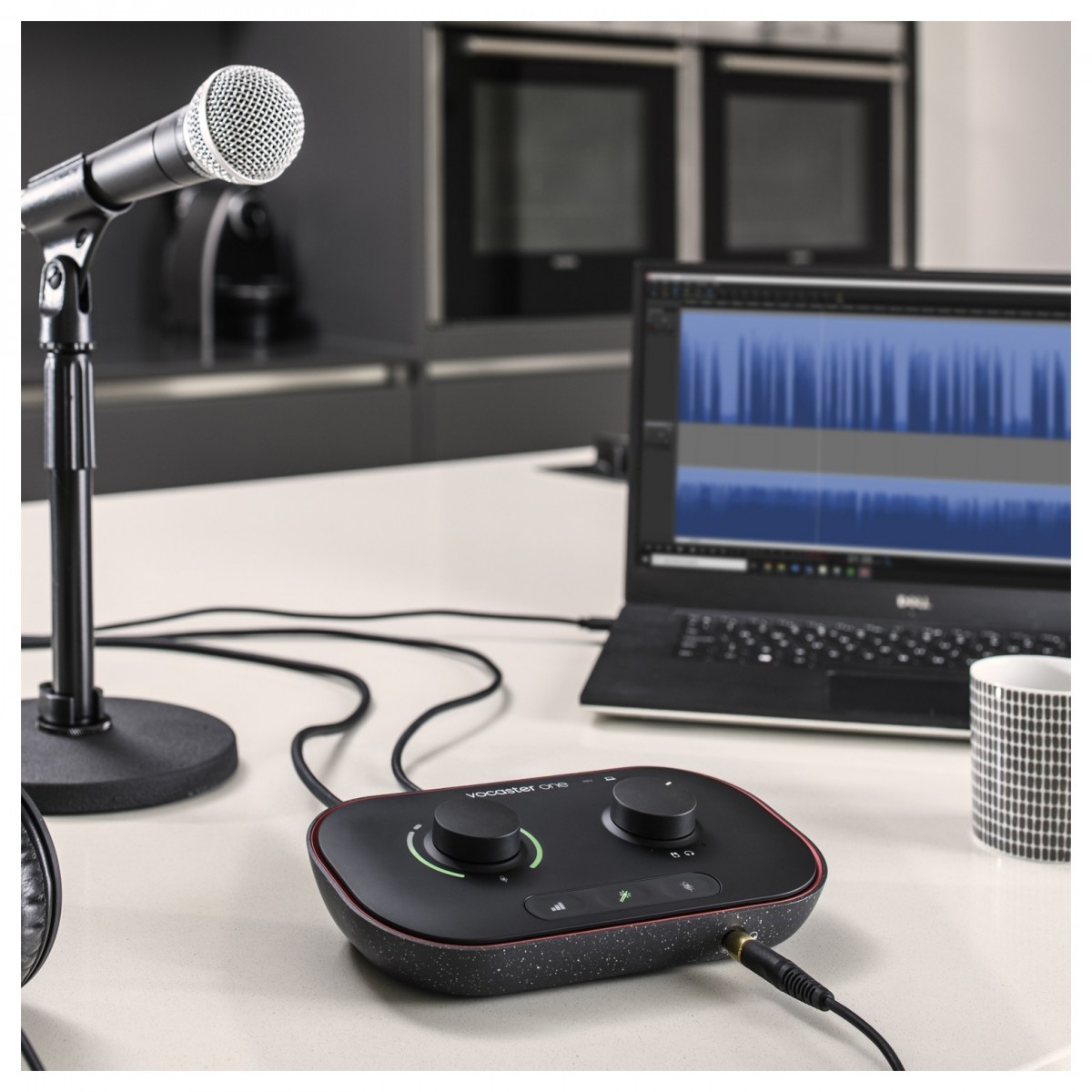 Комплект для звукозаписи FOCUSRITE Vocaster One Studio