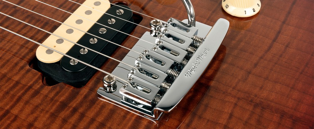 Электрогитара MusicMan 320-RT-R1-00-CS-CR