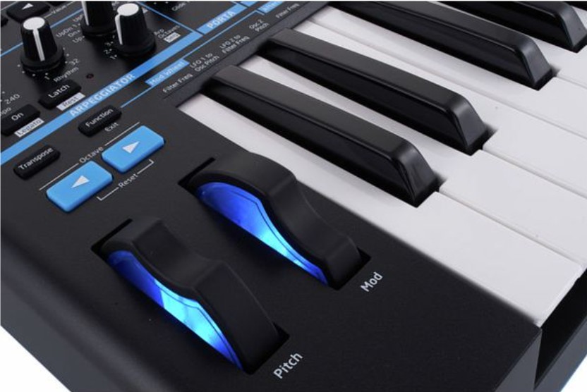 Синтезатор Novation Bass Station II